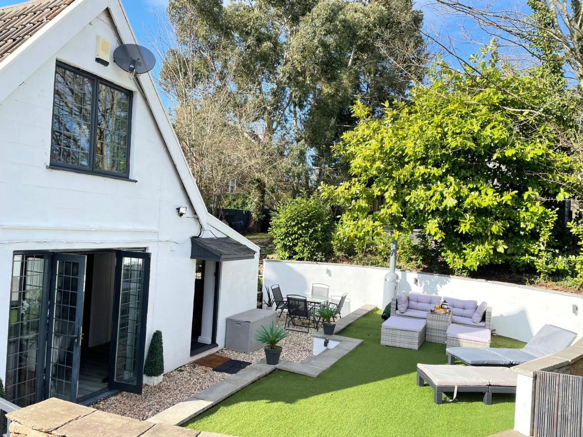 2 Bedroom Cosy Cottage With Hot Tub In Hambrook Close To Bristol City Centre Dış mekan fotoğraf