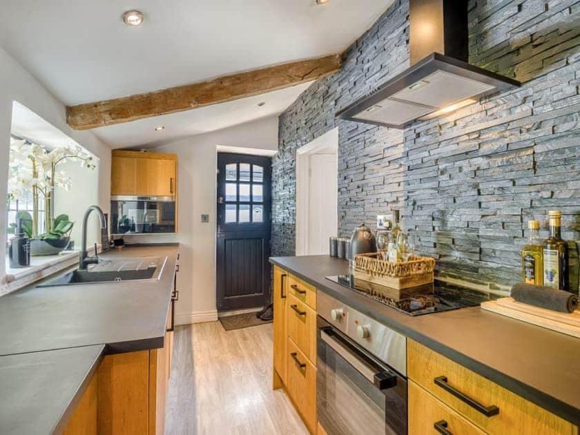 2 Bedroom Cosy Cottage With Hot Tub In Hambrook Close To Bristol City Centre Dış mekan fotoğraf