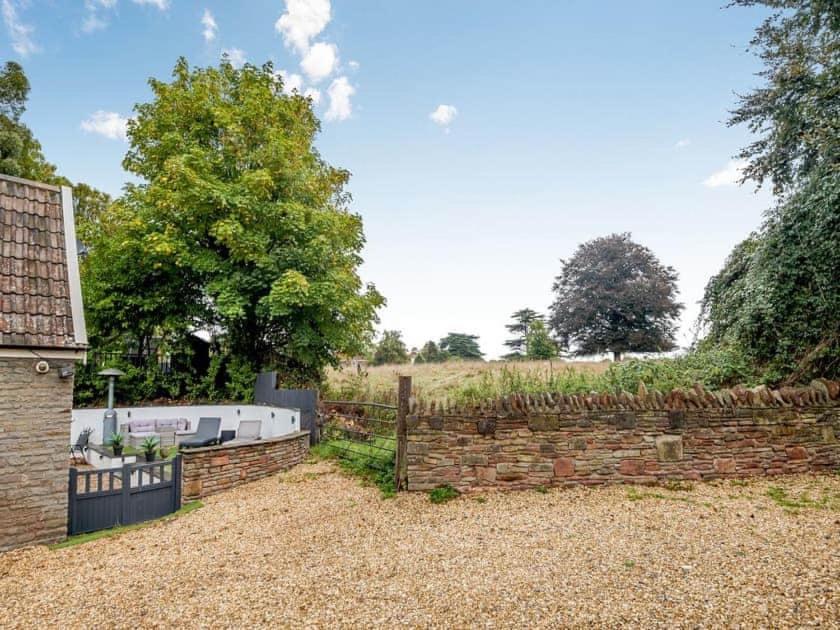 2 Bedroom Cosy Cottage With Hot Tub In Hambrook Close To Bristol City Centre Dış mekan fotoğraf
